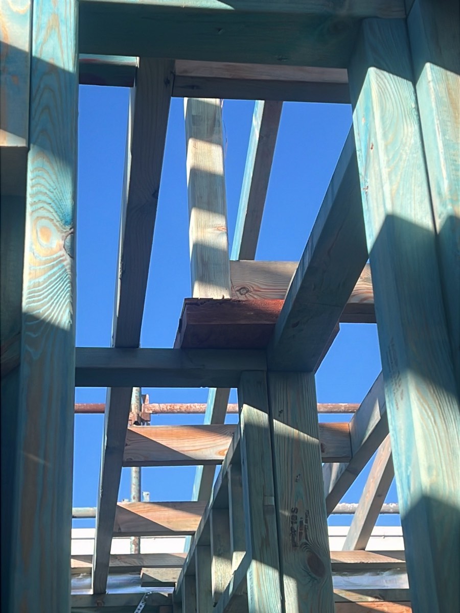 Steel, bearing and the roof, Gledswood Hills