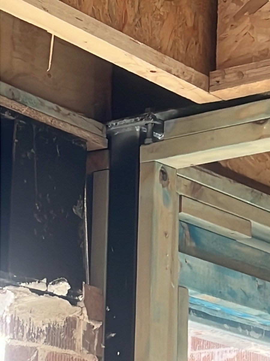 Bolt at a steel column, recorded during a frame inspection in Gledswood Hills